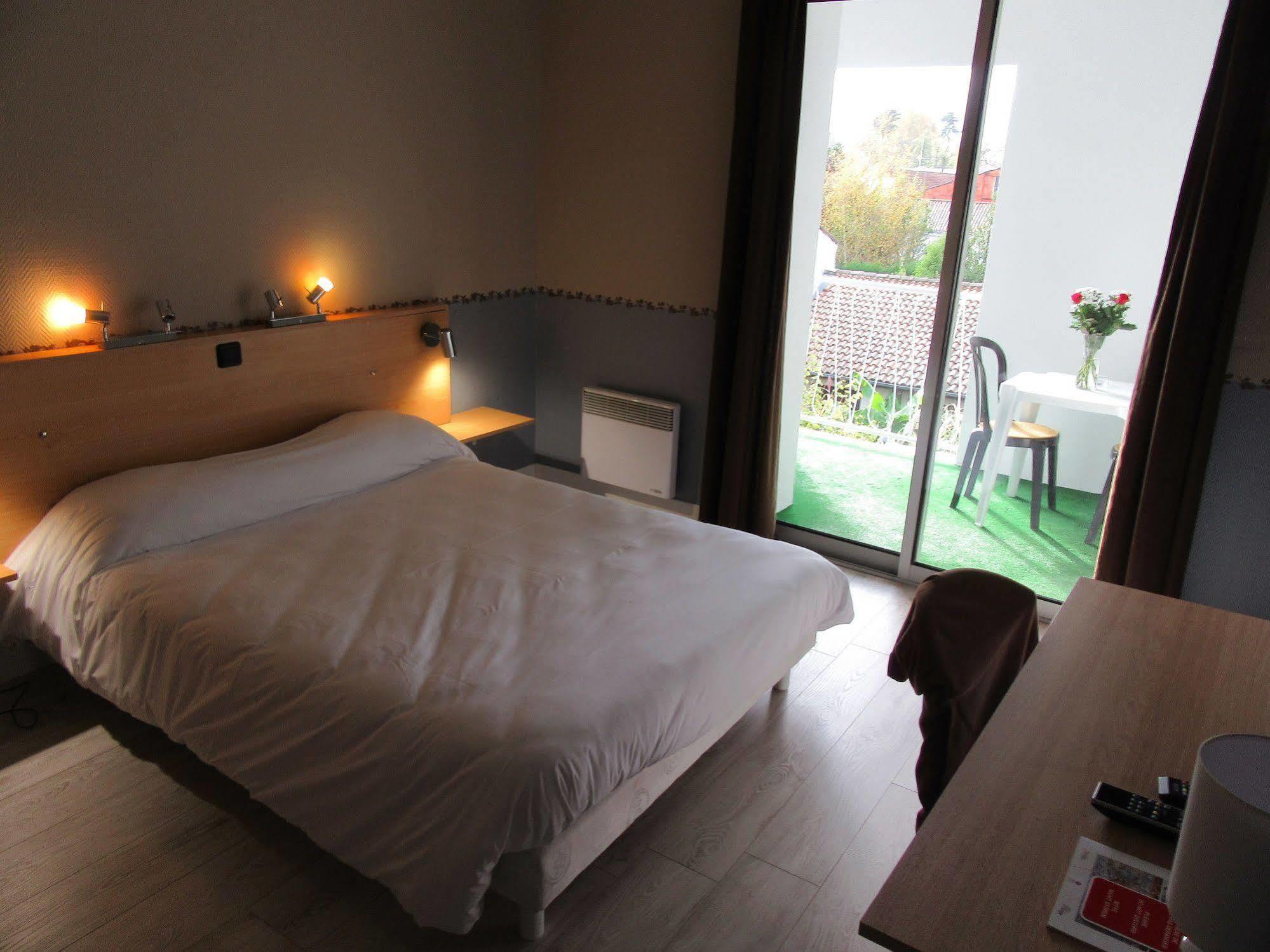 Contact Hotel De France Saintes Εξωτερικό φωτογραφία