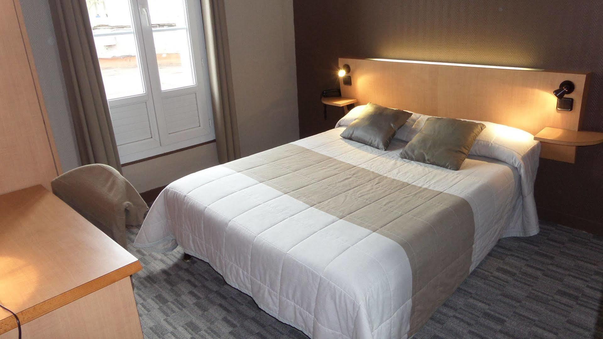 Contact Hotel De France Saintes Εξωτερικό φωτογραφία